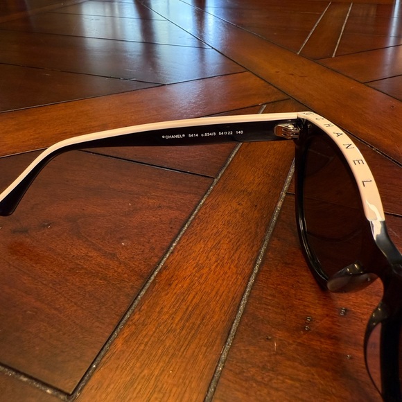 Preloved CHANEL Black and Beige Sunglasses - Picture 3 of 5